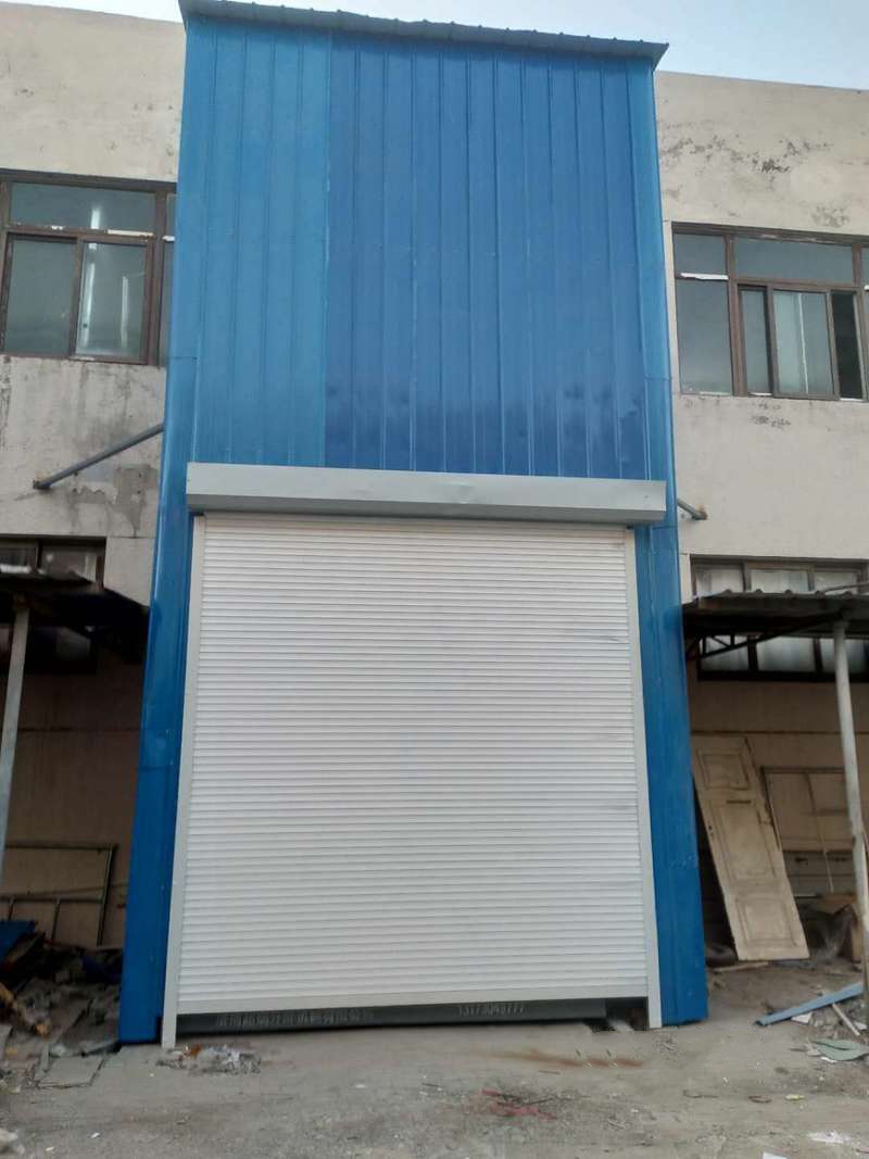 外帶卷簾門導軌式升降機廠家